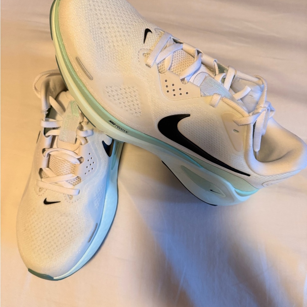 Women’s Nike structure 26